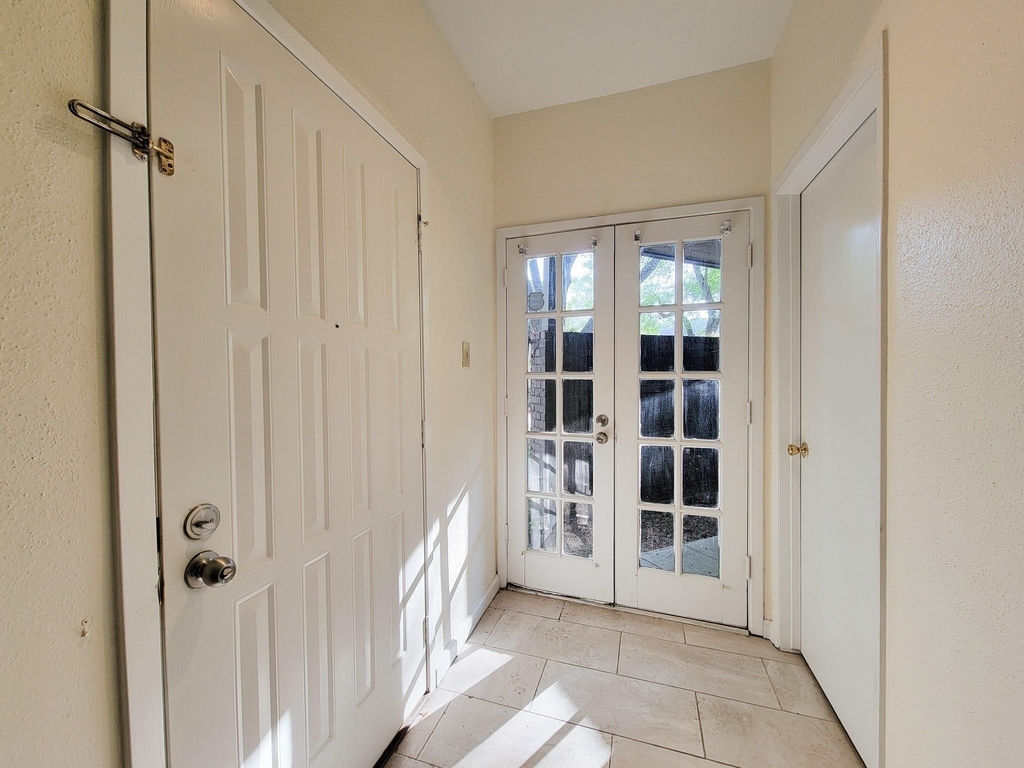 10811 Richmond Avenue - Photo 2