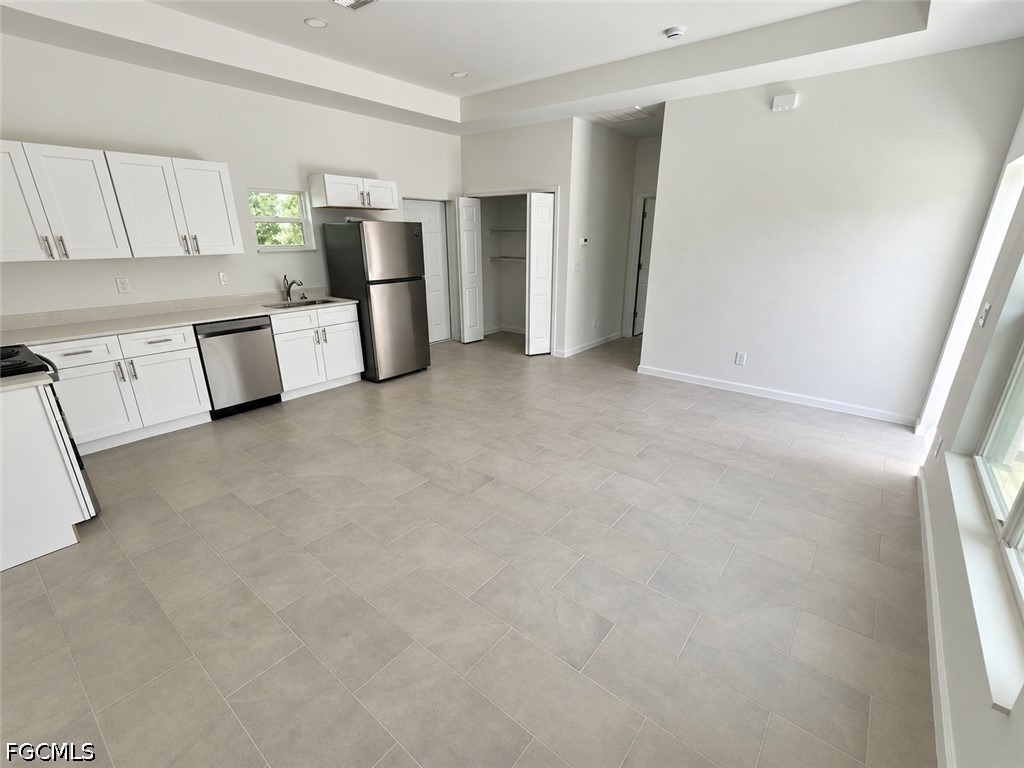 1119 Sunrise Boulevard - Photo 2