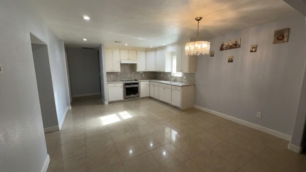 5022 Jewel Street - Photo 2