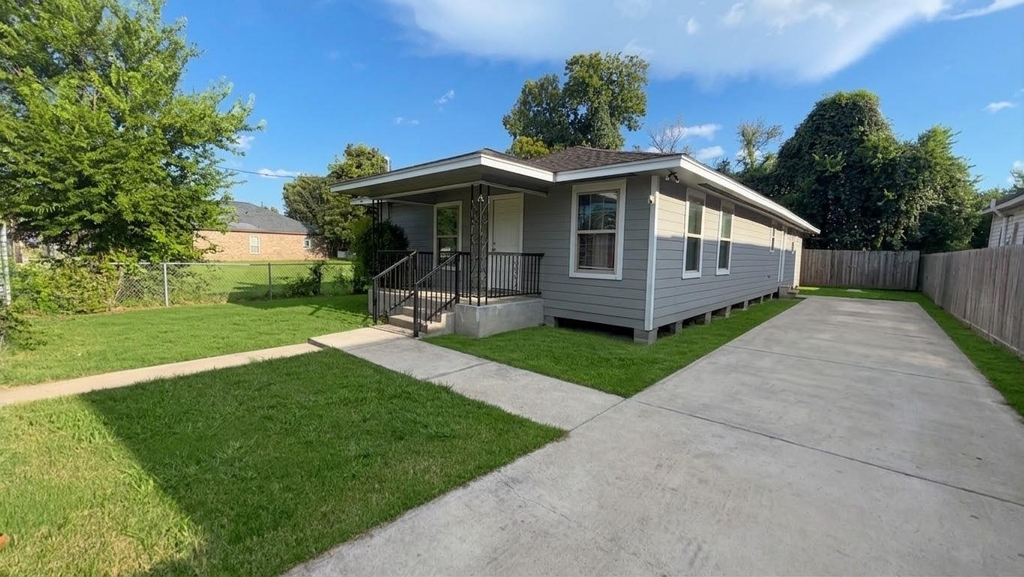 5022 Jewel Street - Photo 0