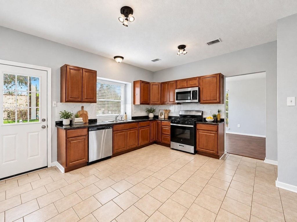 15614 Hatfield Hollow Drive - Photo 8