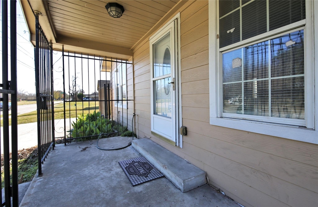 7828 Scott - Photo 1