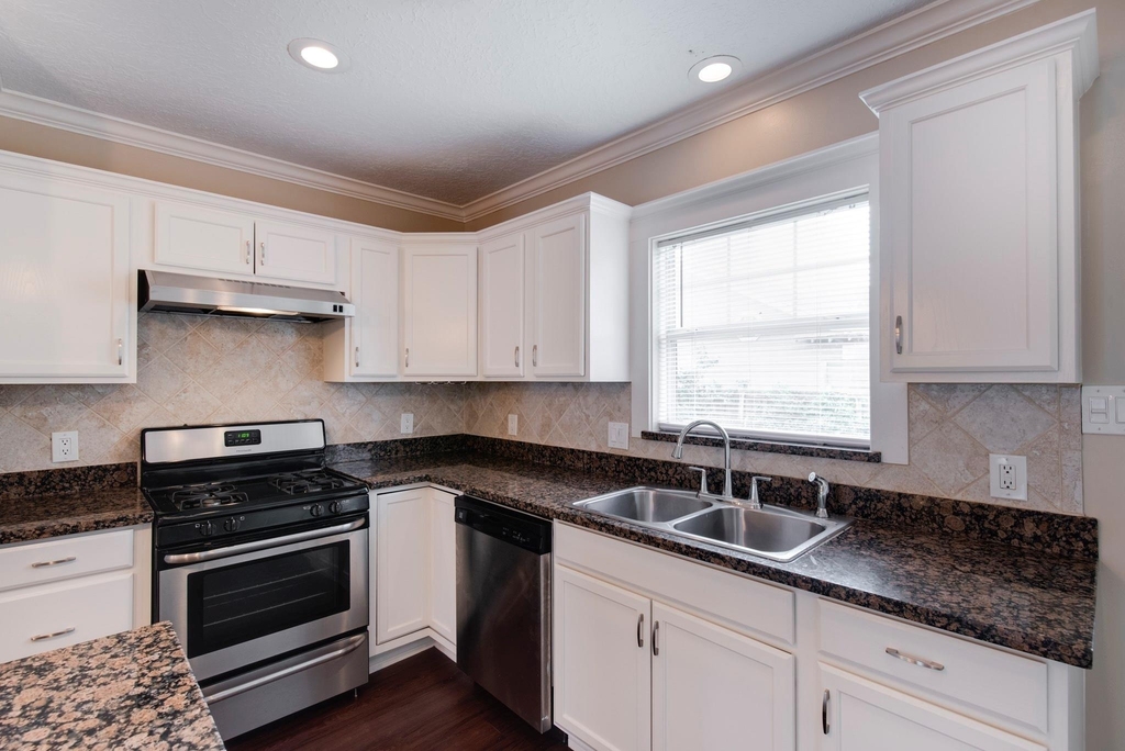 2612 Harvard Street - Photo 11