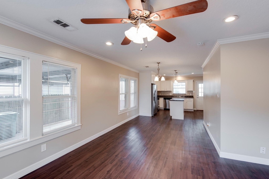2612 Harvard Street - Photo 4