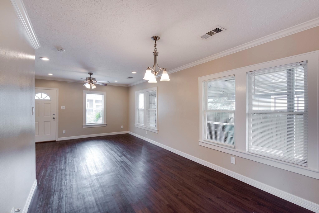 2612 Harvard Street - Photo 8