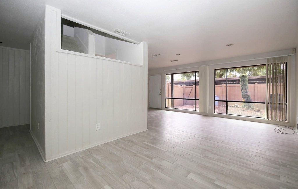 2333 Briarwest - Photo 2