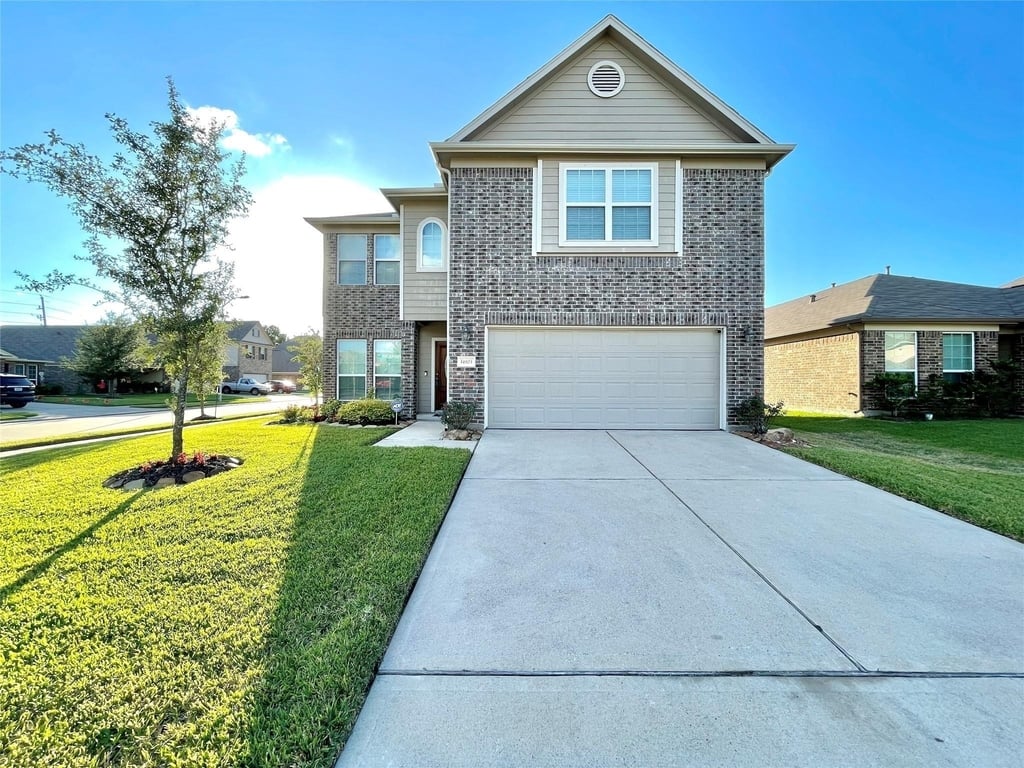 14903 Vinegrove Falls Court - Photo 0