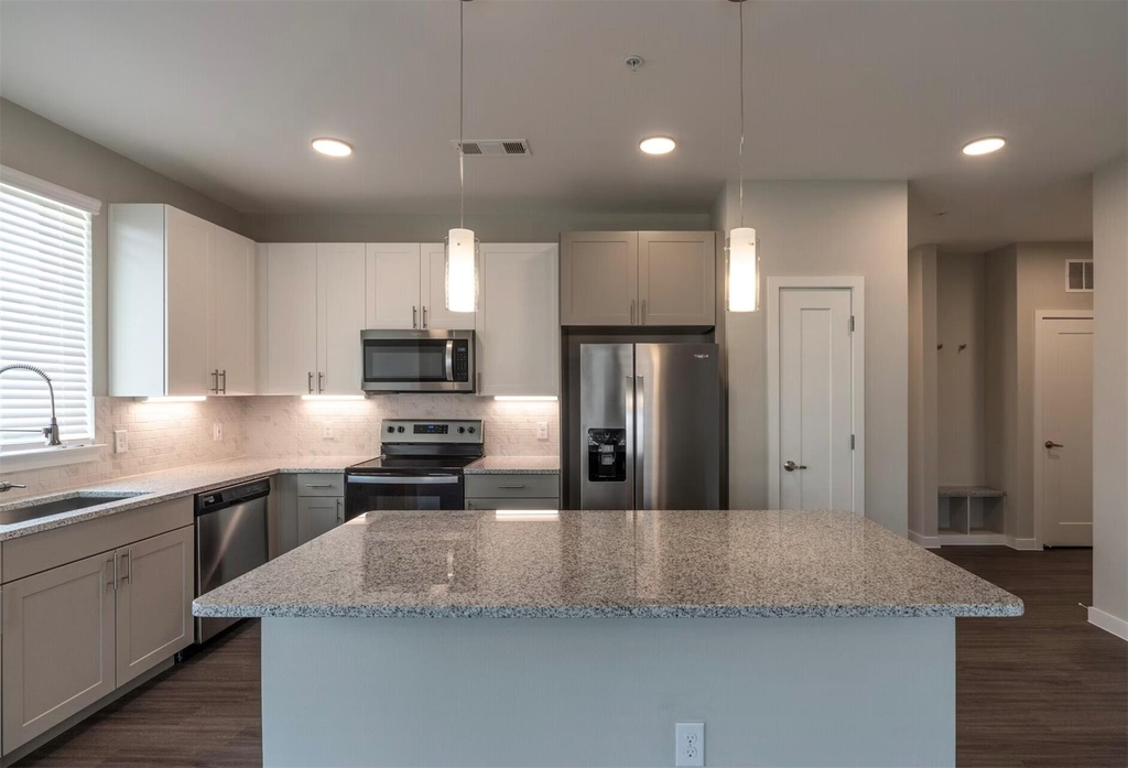 800 N Fm 3083 Rd W - Photo 11