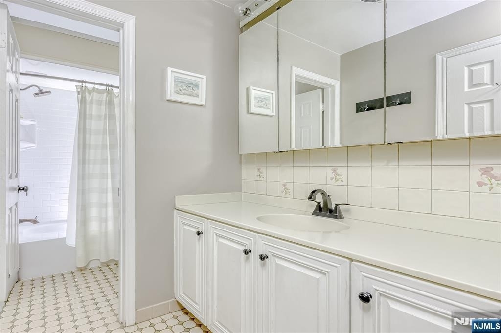 65 Forsythia - Photo 13
