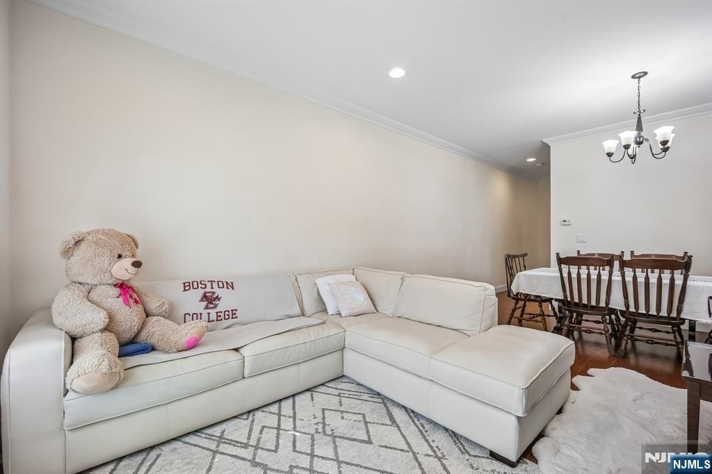 39 Grove - Photo 3