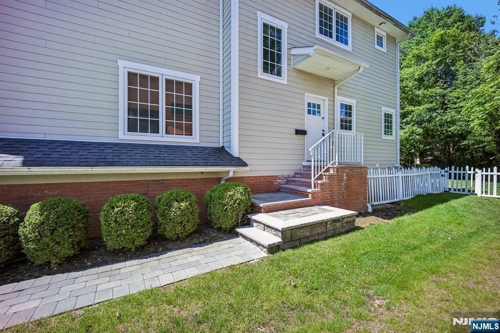 39 Grove - Photo 1