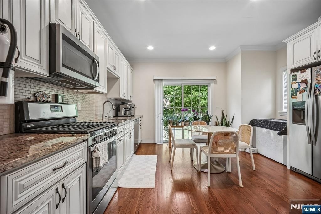 39 Grove - Photo 8