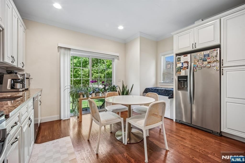 39 Grove - Photo 6