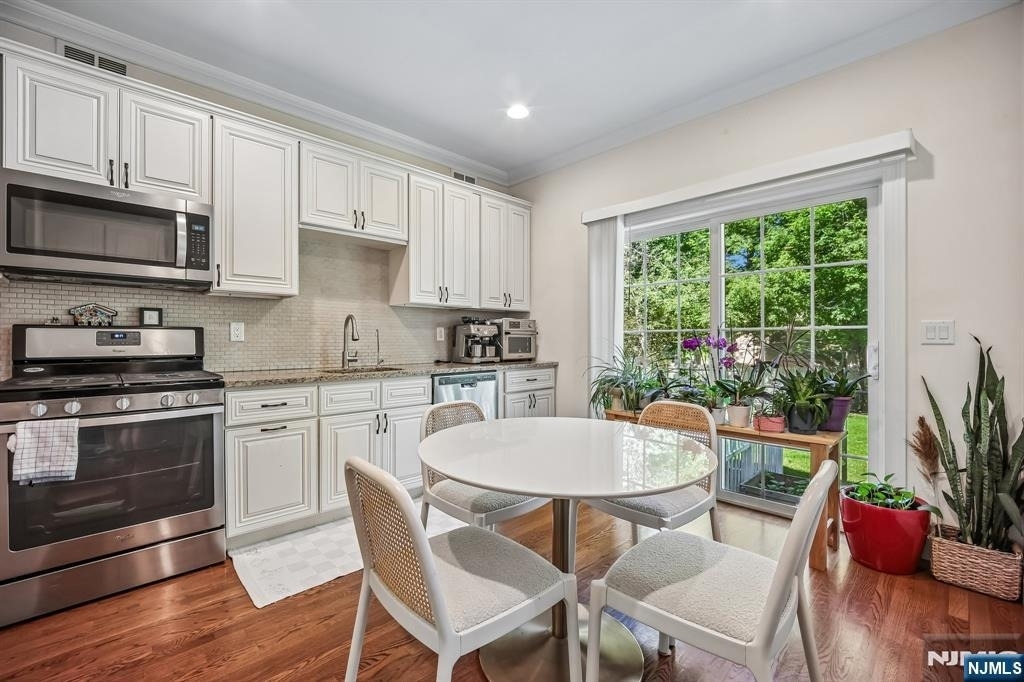 39 Grove - Photo 7