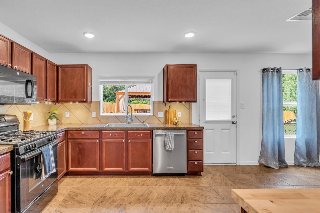 16718 Warbler Drive - Photo 14