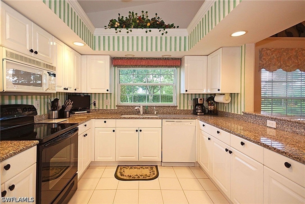 322 Melrose Place - Photo 2
