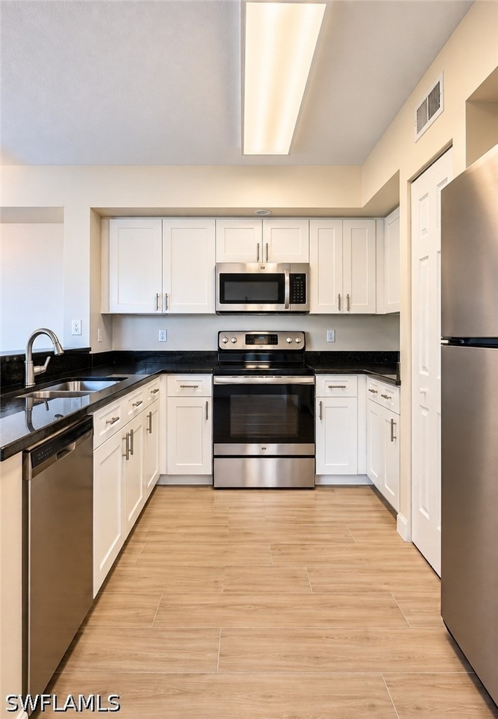 1180 Wildwood Lakes Boulevard - Photo 11
