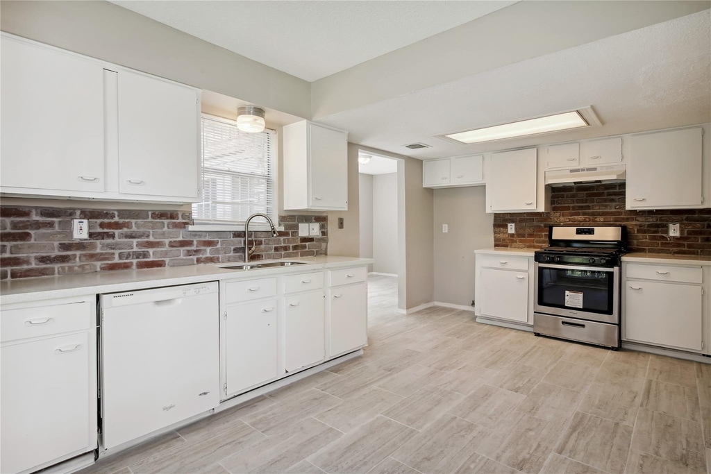 9414 Crystal Cove Circle - Photo 1