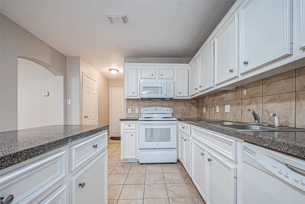 10043 Morocco Road - Photo 11
