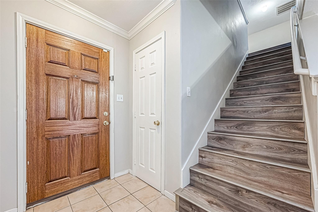 10043 Morocco Road - Photo 3