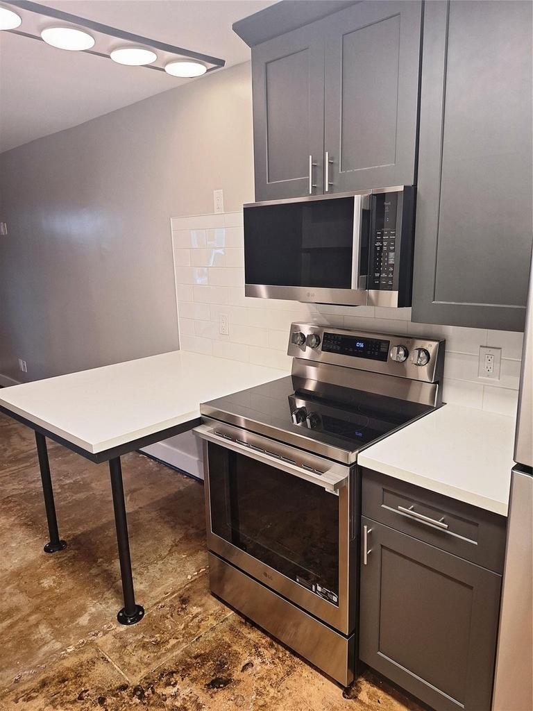 1012 Rutland Street - Photo 2