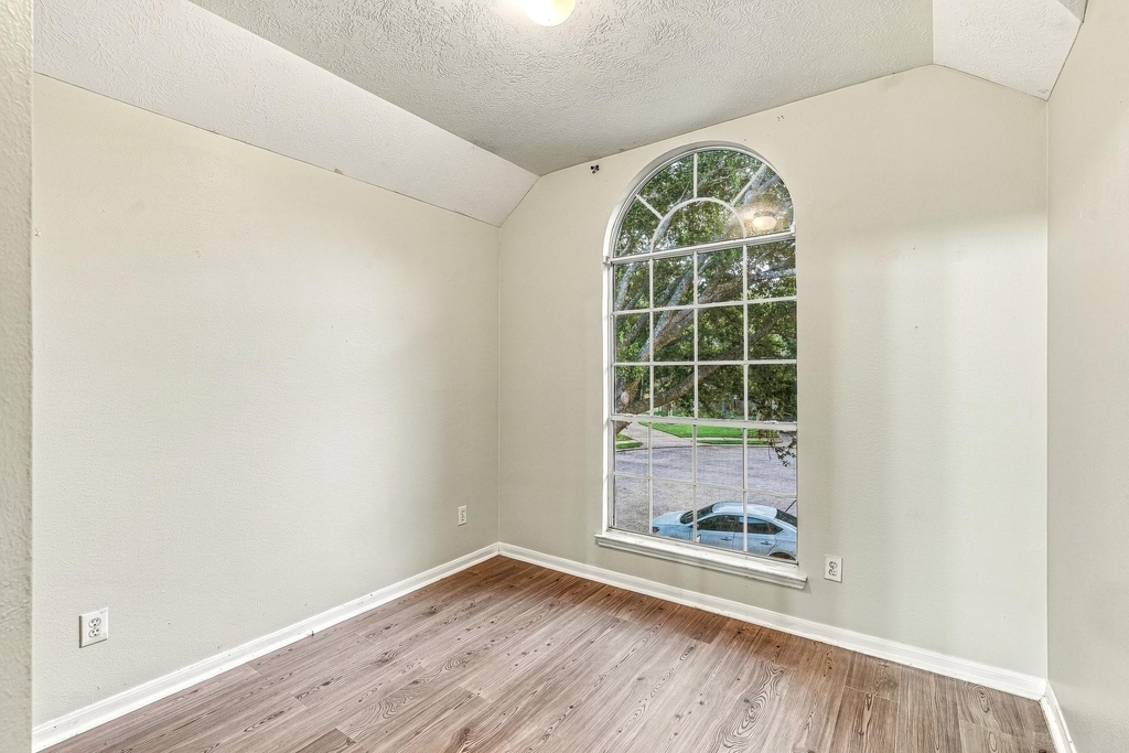 1307 Sandpiper Court S - Photo 16