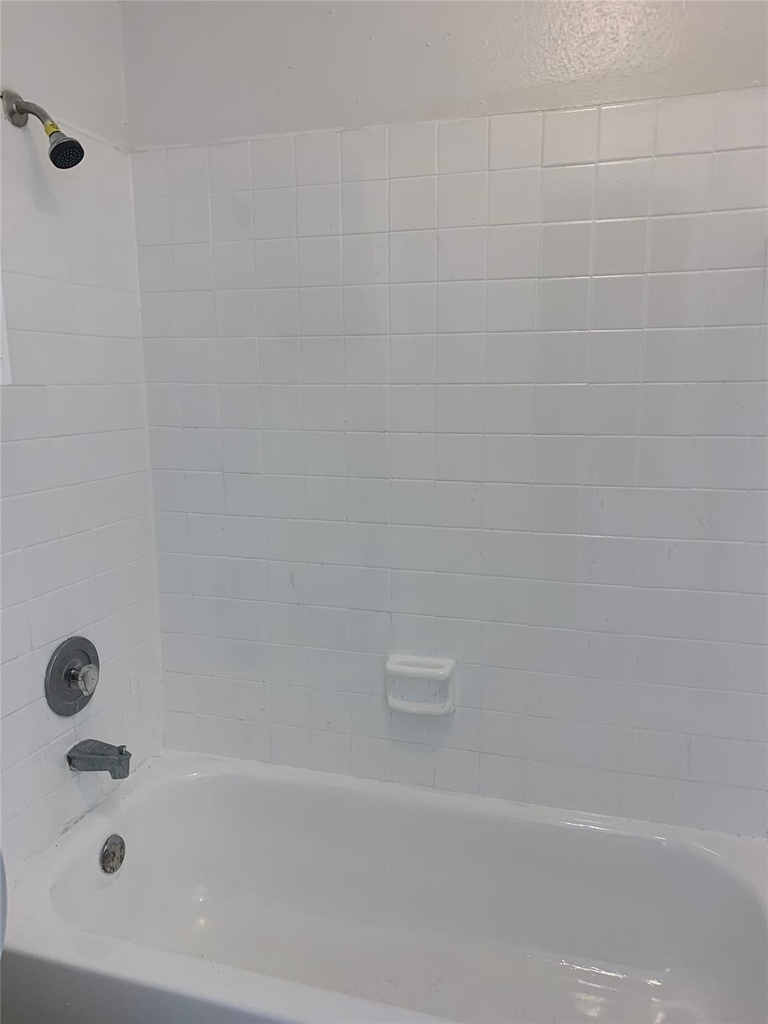5625 Antoine Drive - Photo 6