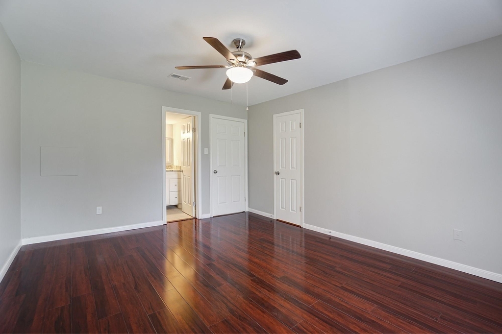 1833 Country Village Boulevard - Photo 14