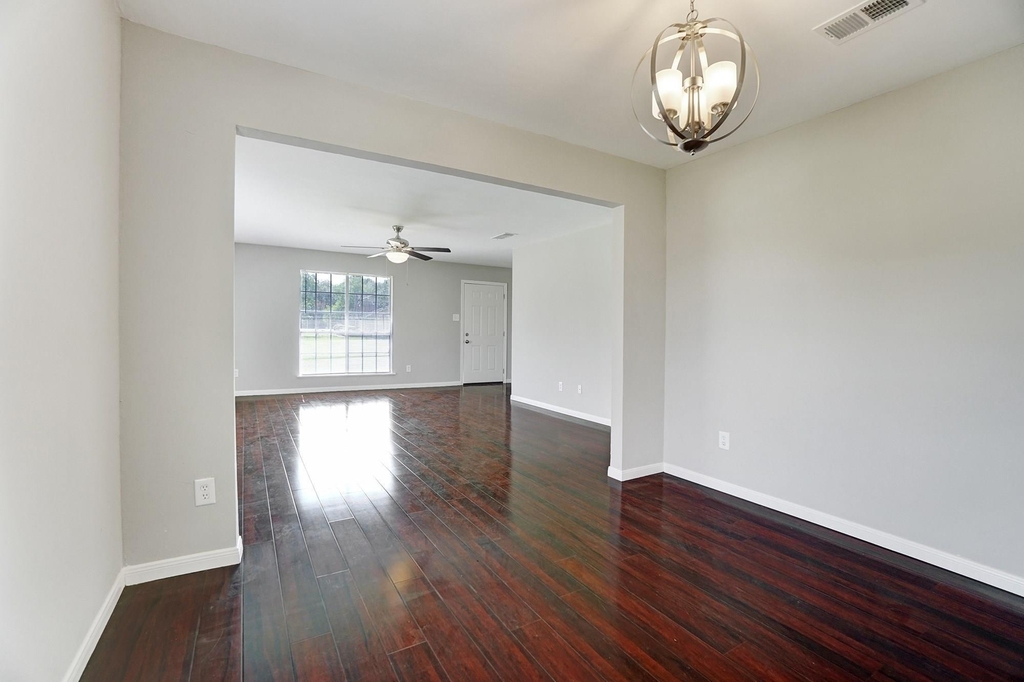 1833 Country Village Boulevard - Photo 6