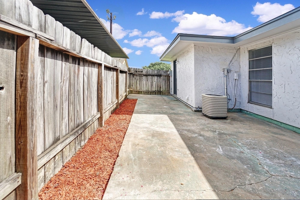 1833 Country Village Boulevard - Photo 21
