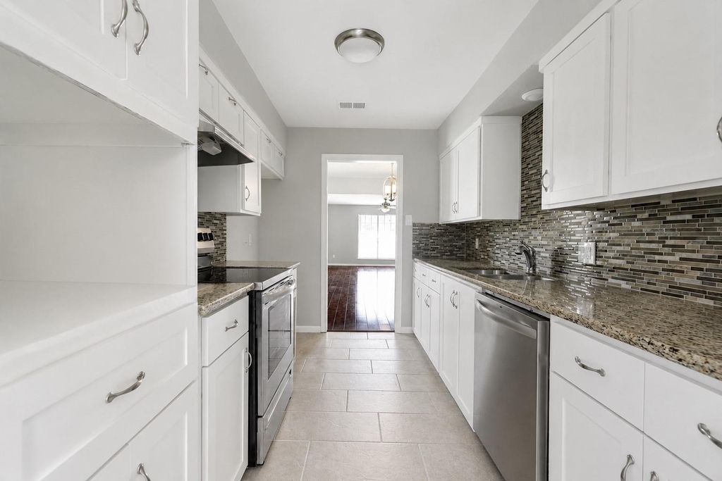 1833 Country Village Boulevard - Photo 4