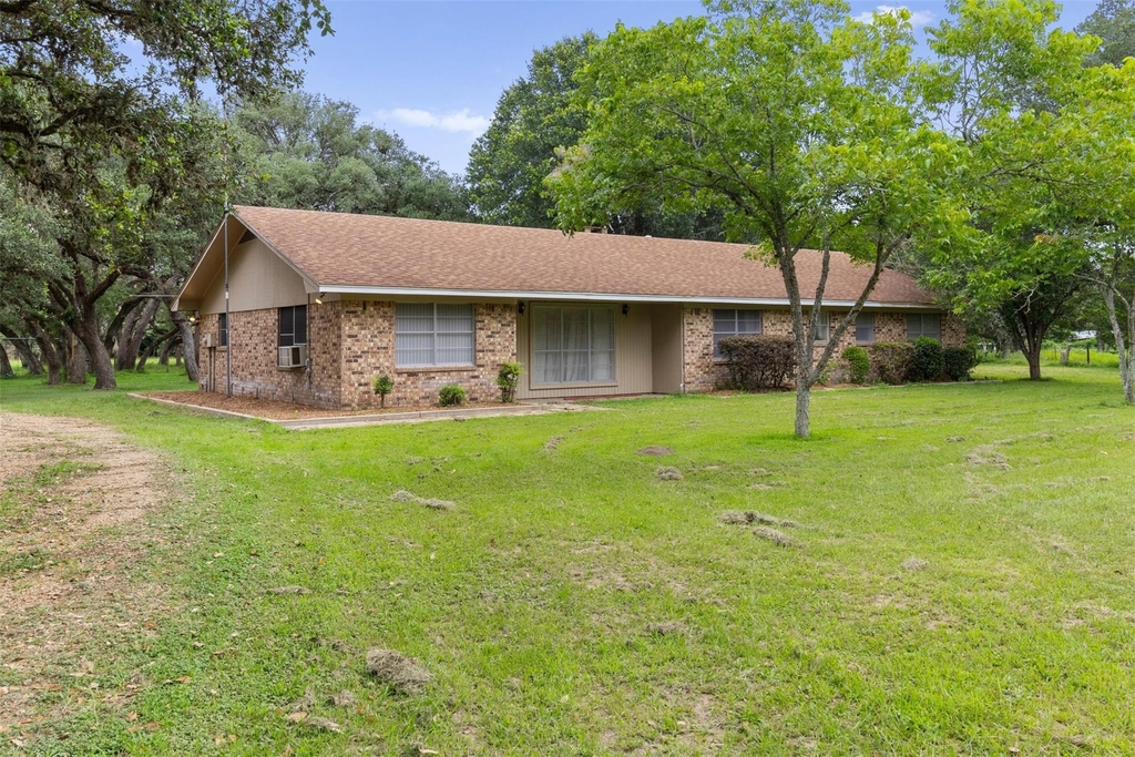 1205 Struss Lane - Photo 2