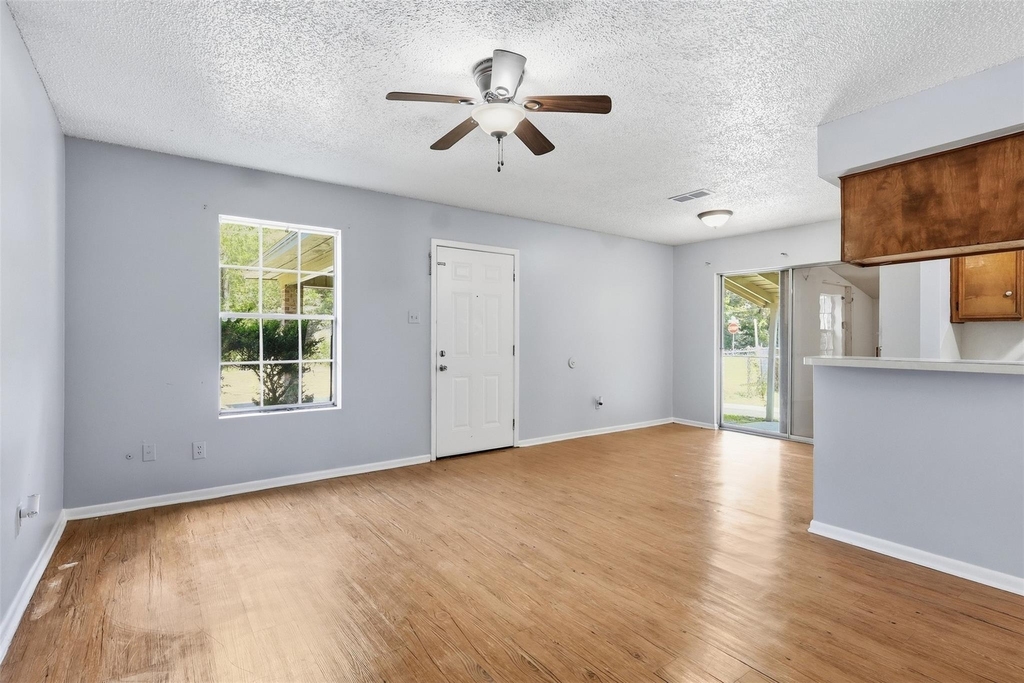 1006 Perry Street - Photo 3