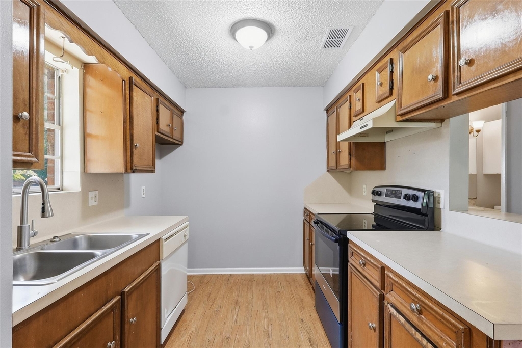 1006 Perry Street - Photo 1