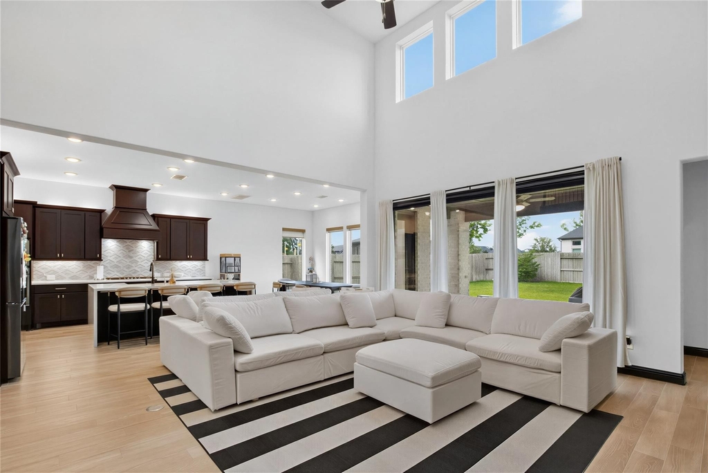 10514 Morning Oaks Drive - Photo 8