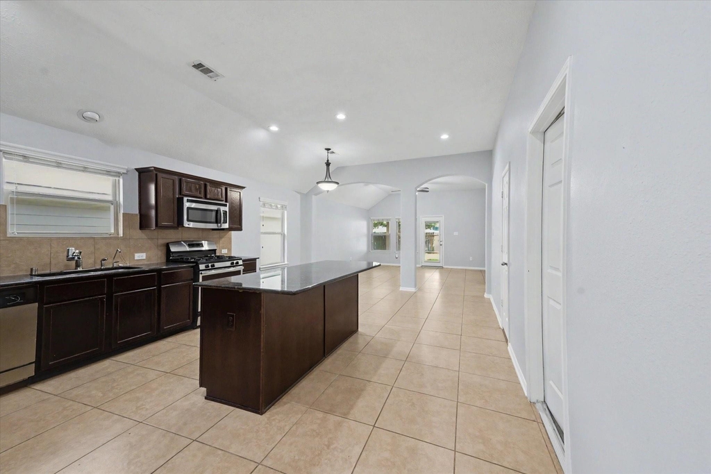 21826 Saragosa Pond Lane - Photo 8