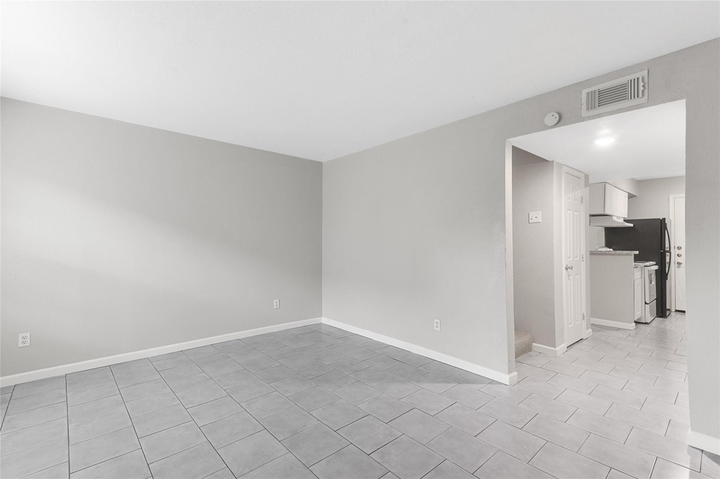 1701 Upland Drive - Photo 3