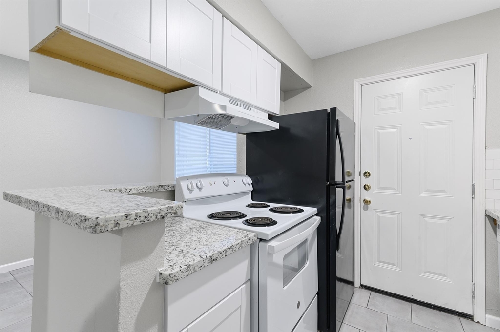 1701 Upland Drive - Photo 7