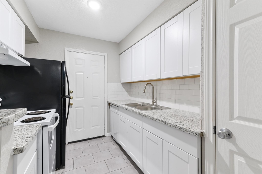 1701 Upland Drive - Photo 6