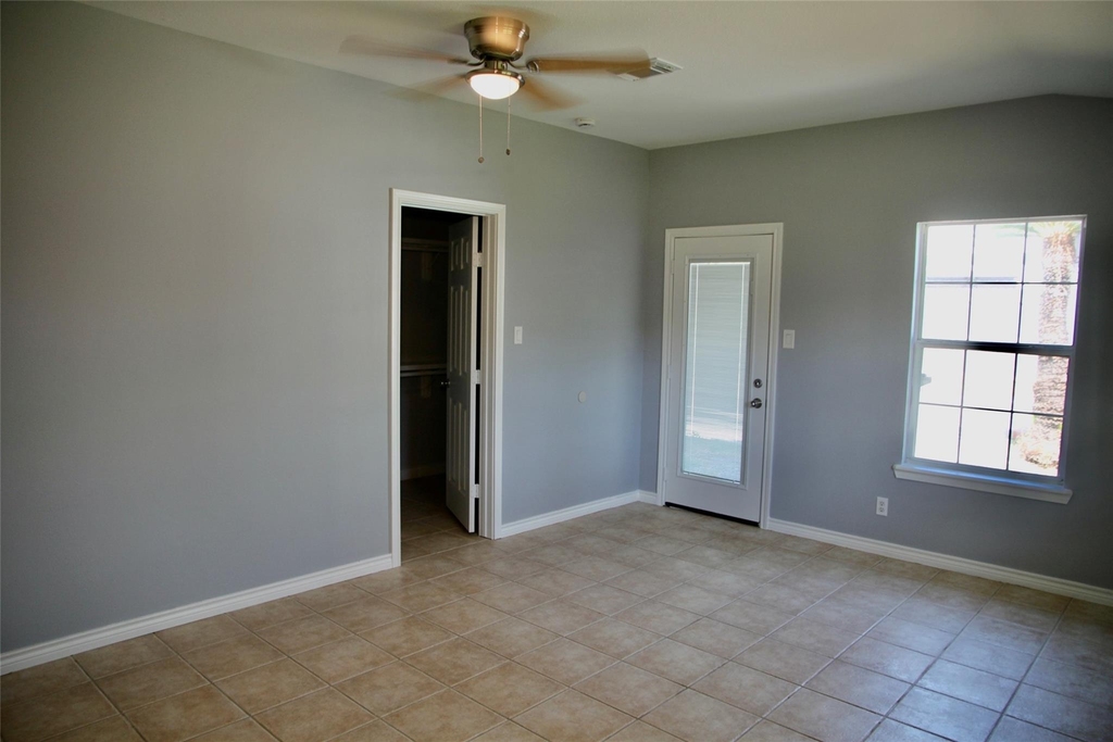 529 E Shore Drive - Photo 8