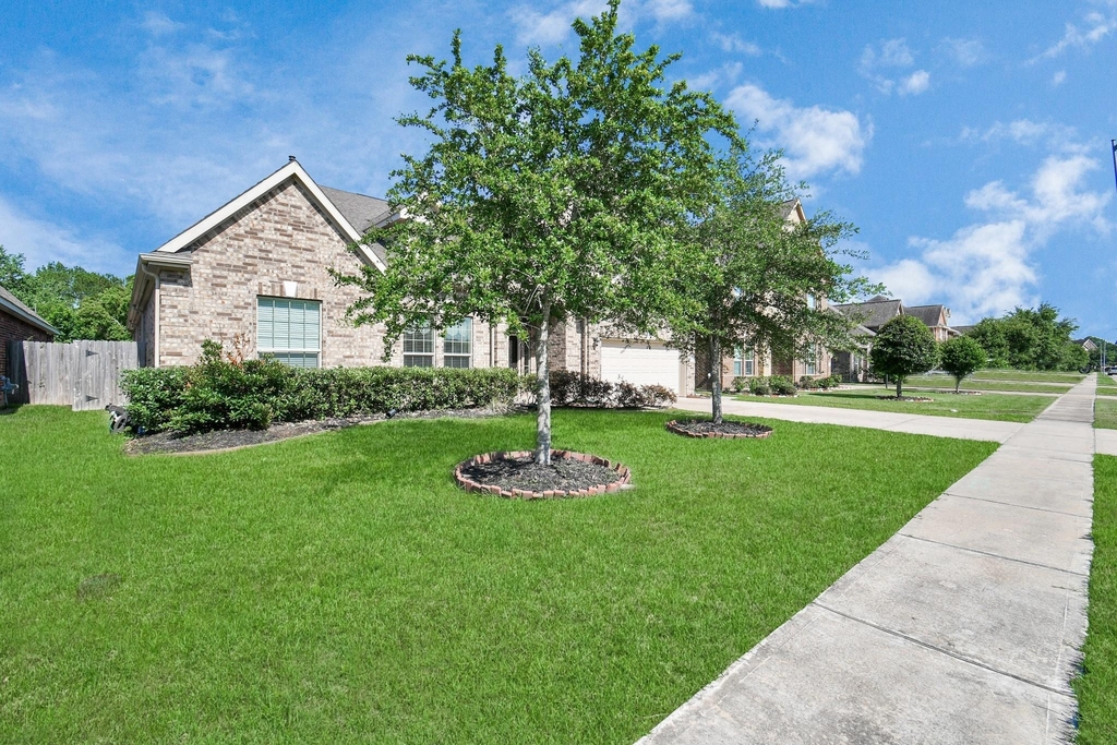 1122 Boxwood Place - Photo 2