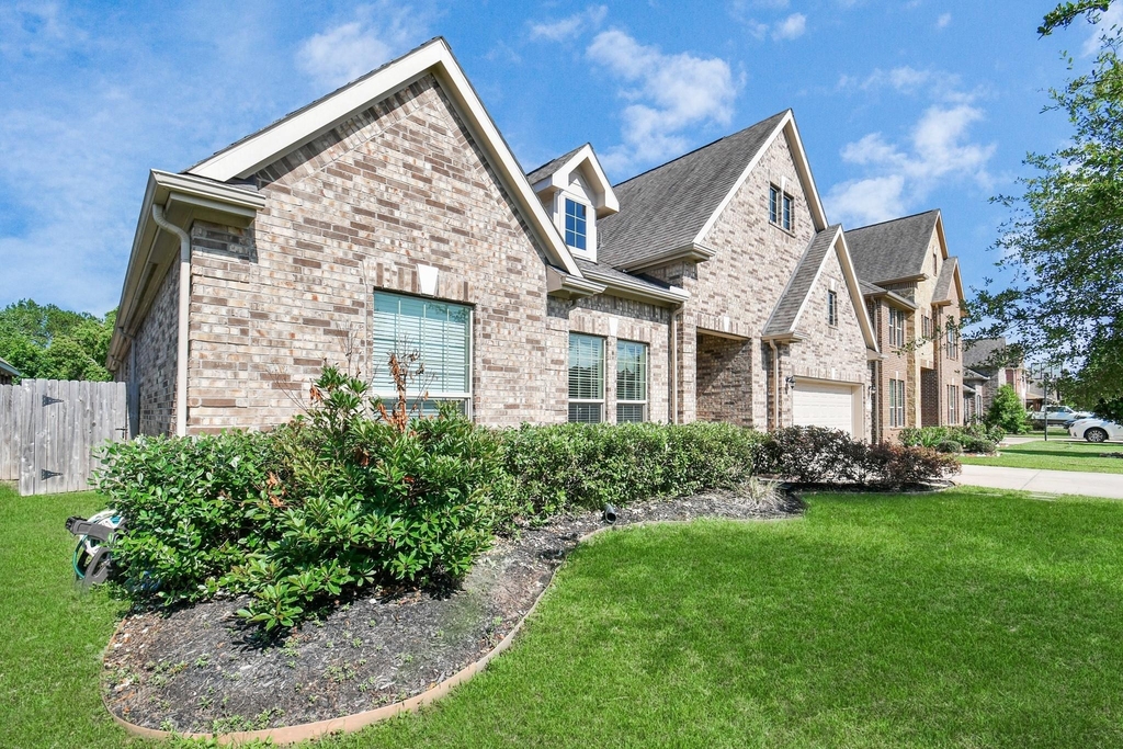1122 Boxwood Place - Photo 1