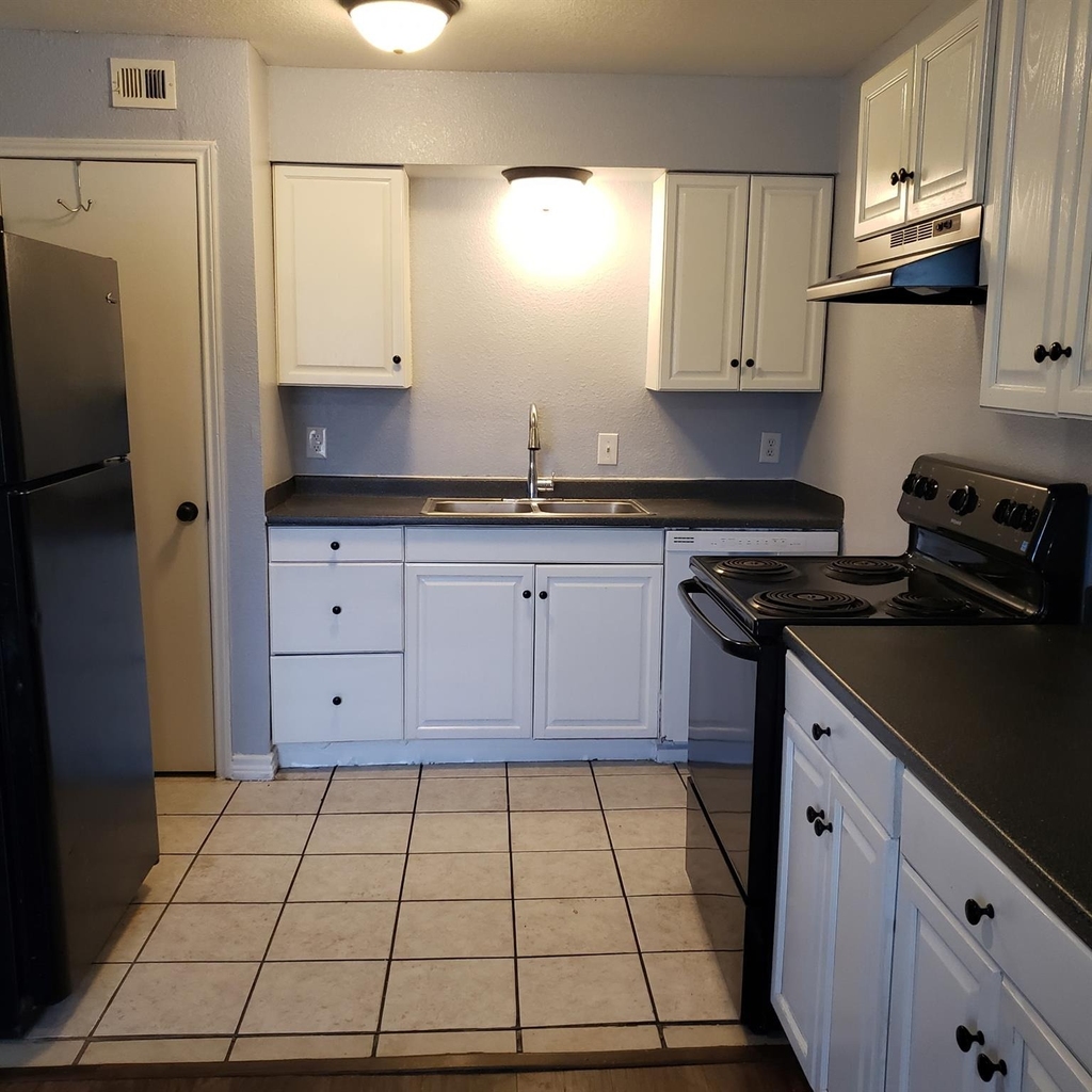 2111 25th Avenue N - Photo 4
