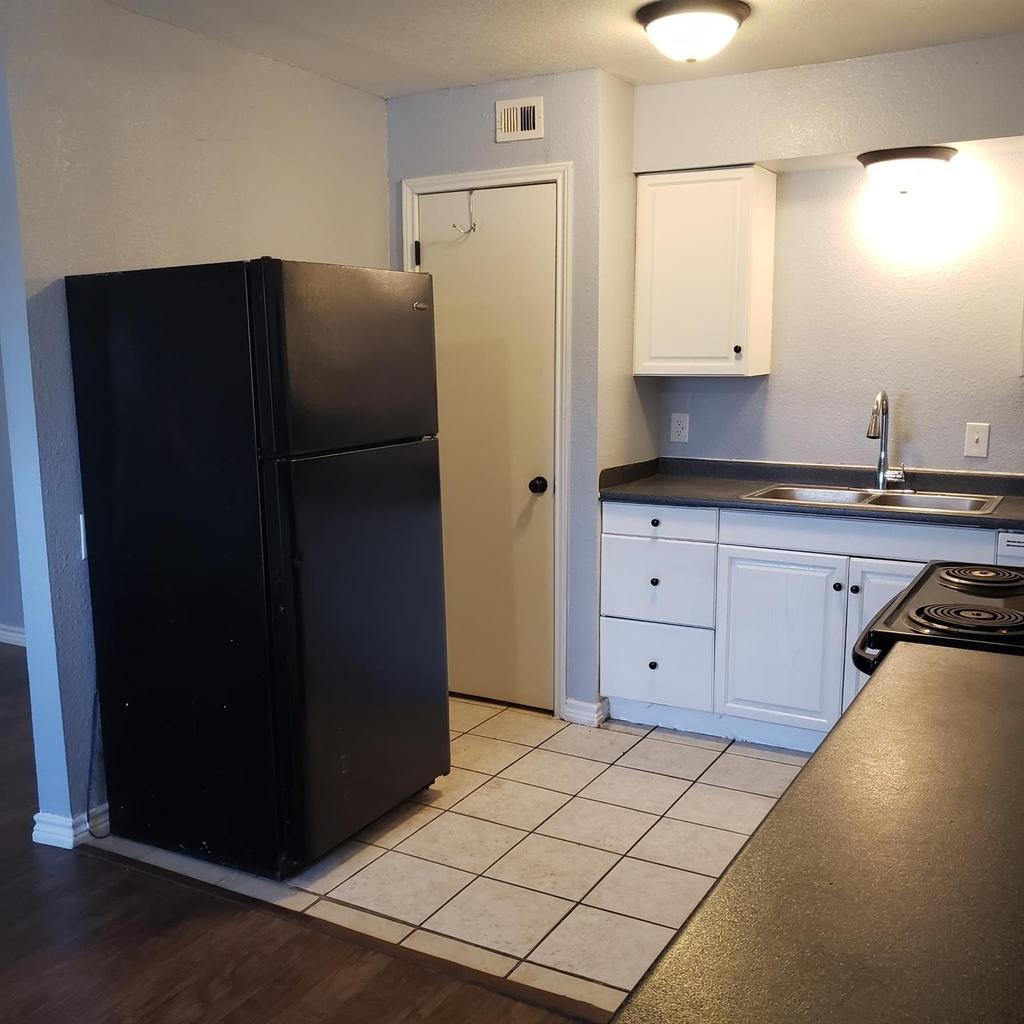 2111 25th Avenue N - Photo 7