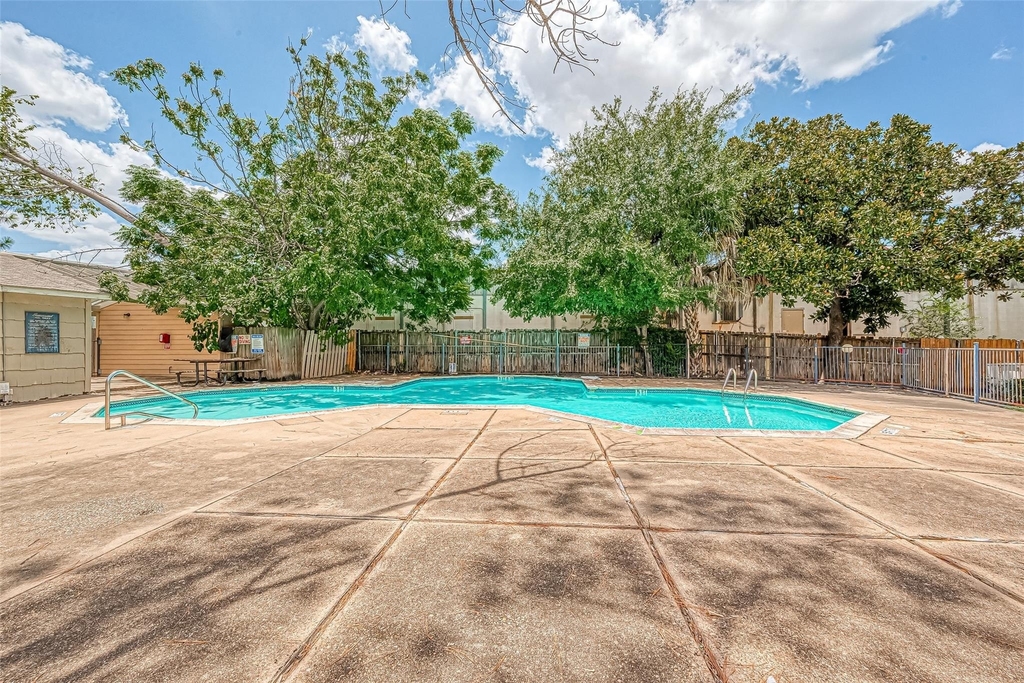 8201 Richmond Avenue - Photo 35