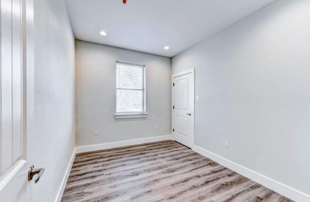 2906 Berry Road - Photo 7