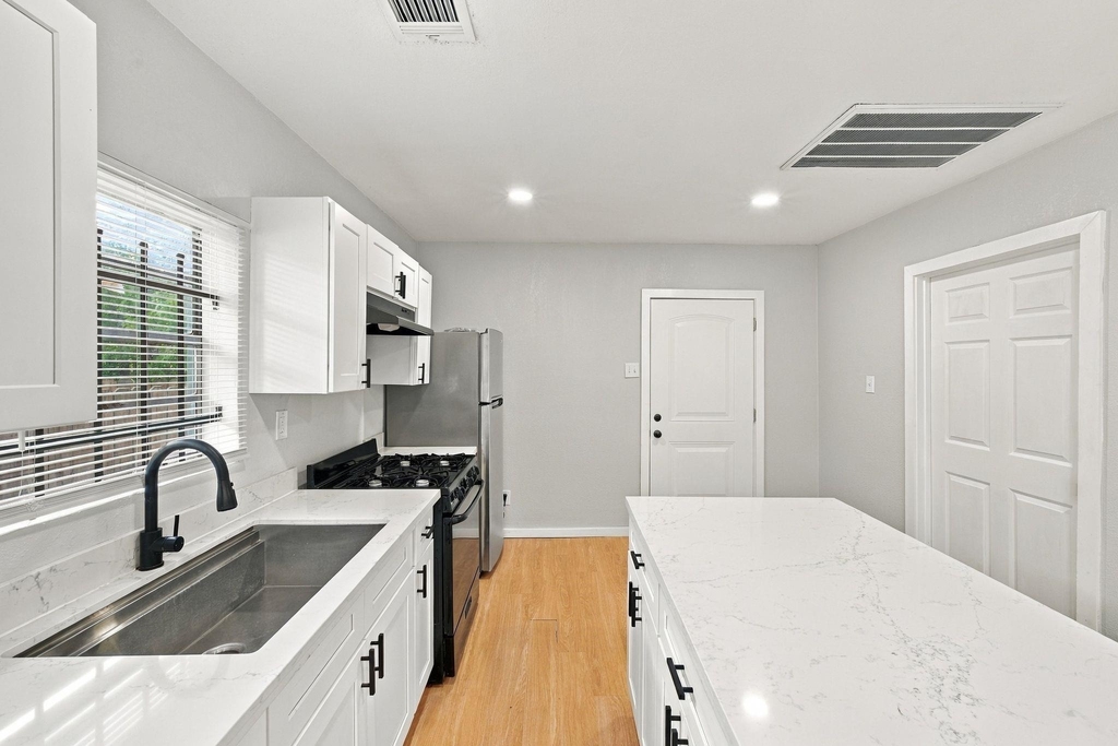 2903 Burkett Street - Photo 15