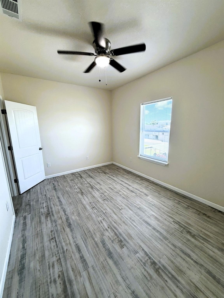 18 Edgewater - Photo 8
