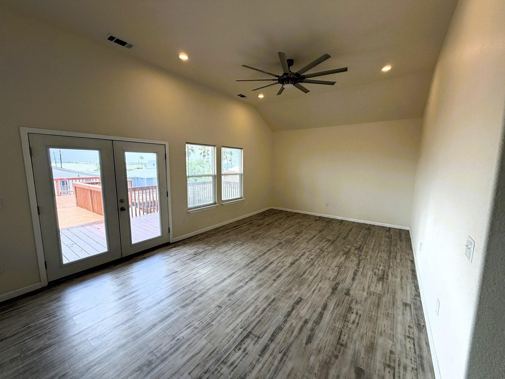 18 Edgewater - Photo 1