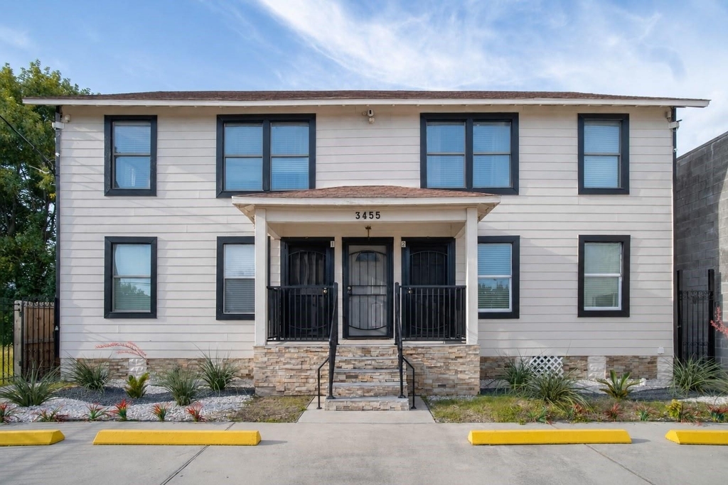 3455 Rosalie Street - Photo 0